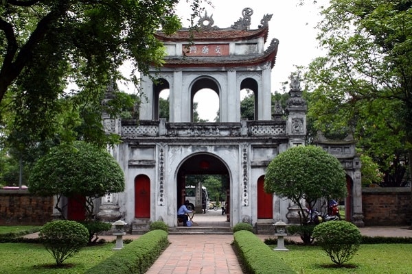 What must be seen in one-day Hanoi tour?