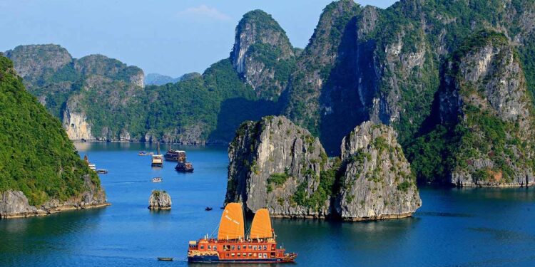 Top Attractions in Hanoi: A Comprehensive Traveler’s Guide to Must-Visit Places